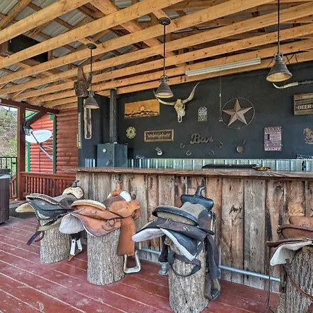Sevierville Cabin With Outdoor Kitchen And Hot Tub!
